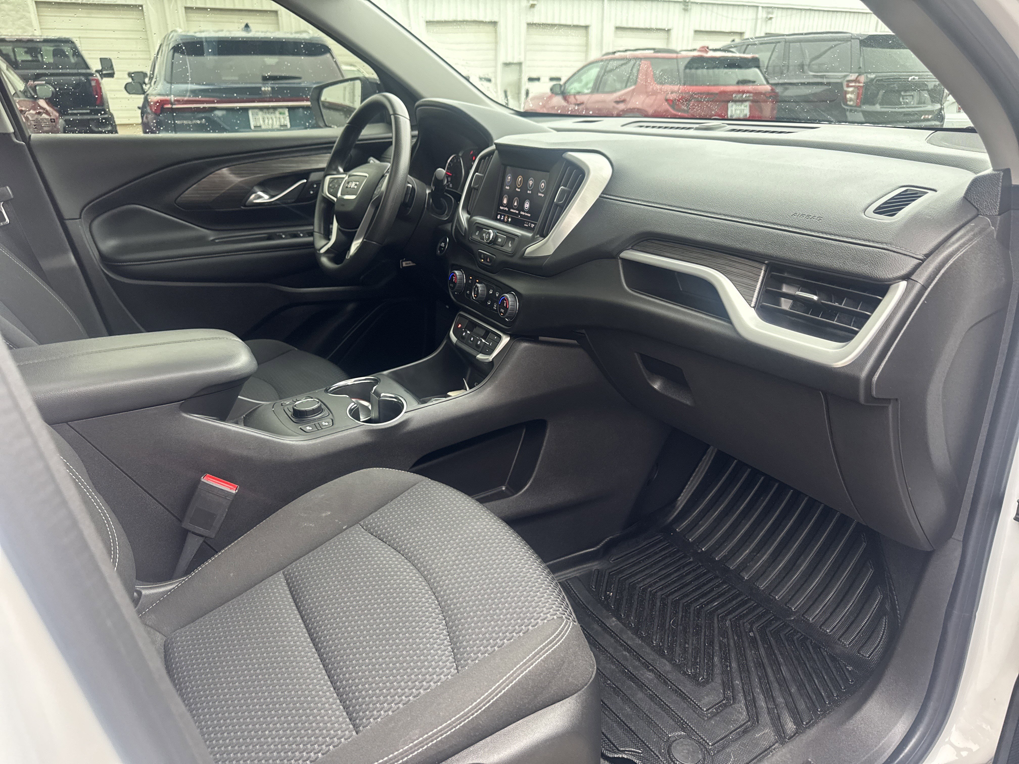 Used 2024 GMC Terrain SLE w/ Driver Convenience Package FWD image 15