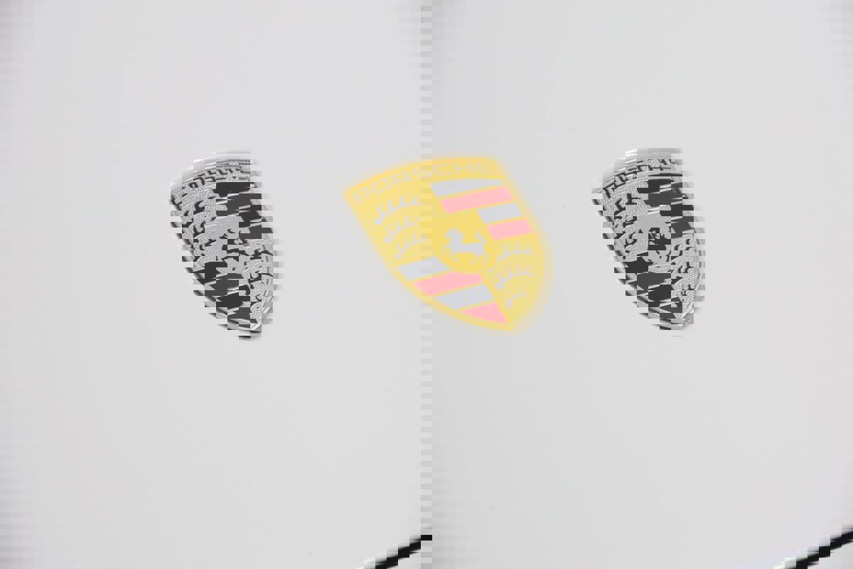 Used 2020 Porsche Taycan 4S image 18