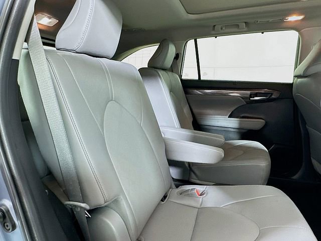 Used 2022 Toyota Highlander Platinum AWD/4WD image 31