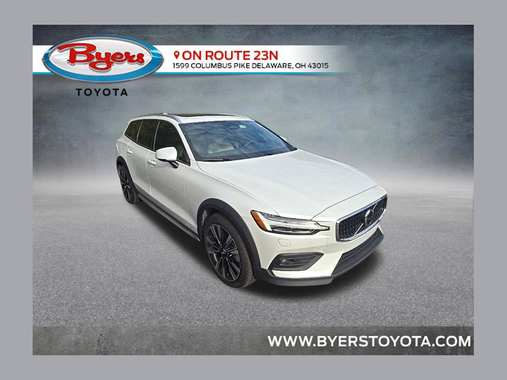 Used 2025 Volvo V60 B5 Cross Country Ultra w/ Climate Package AWD/4WD image 1