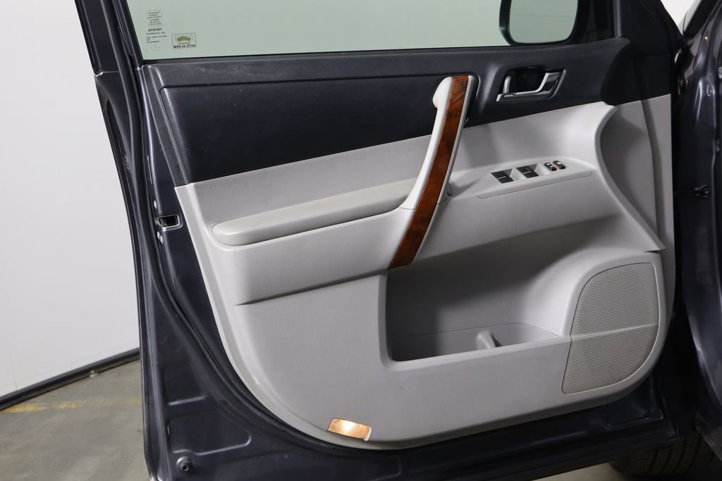 Used 2012 Toyota Highlander Limited w/ Tow Pkg image 22