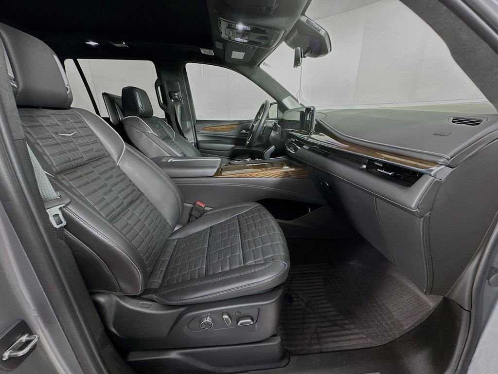 Used 2023 Cadillac Escalade Sport Platinum w/ LPO, ONYX Package image 39
