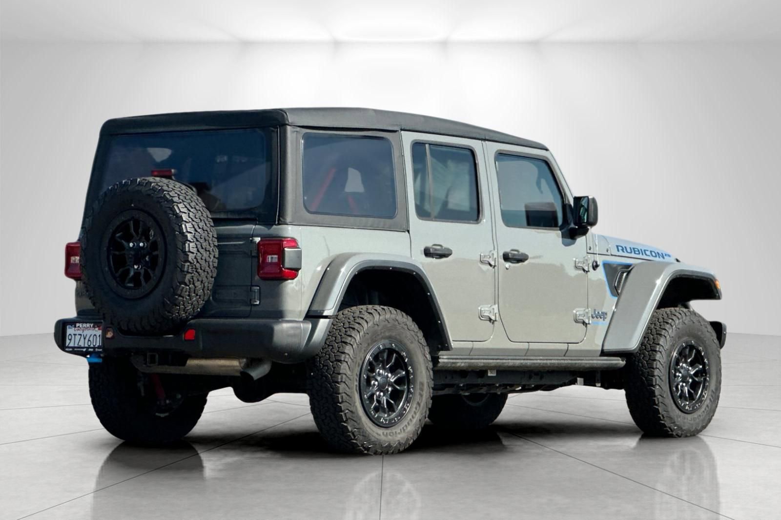 Used 2023 Jeep Wrangler Unlimited Rubicon 4xe image 3
