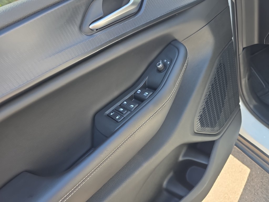 Used 2023 Jeep Grand Cherokee Altitude AWD/4WD image 13