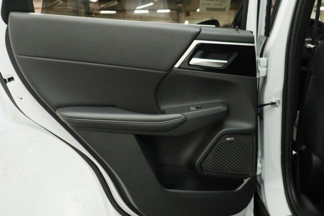 New 2026 Mitsubishi Outlander LE FWD image 25