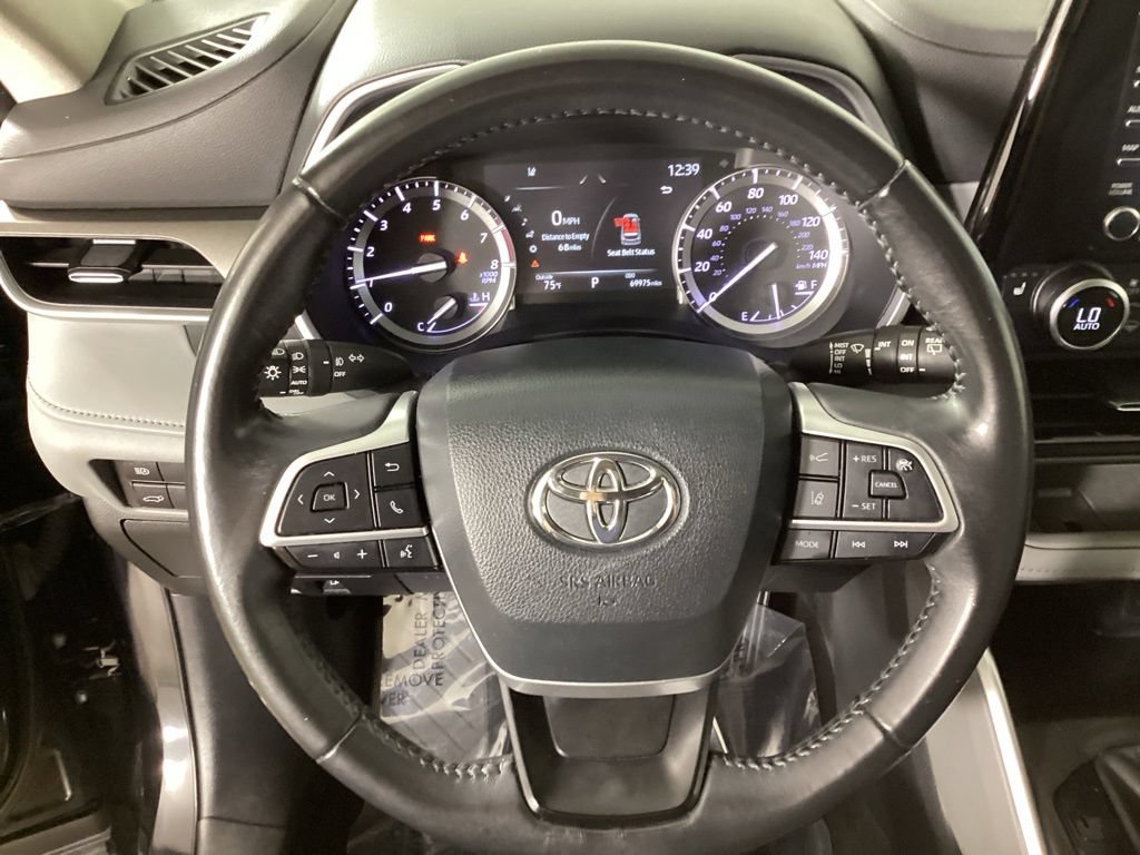 Used 2022 Toyota Highlander XLE AWD/4WD image 20