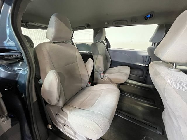 Used 2017 Toyota Sienna L FWD image 12