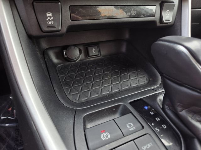 Used 2021 Toyota RAV4 XLE Premium image 11