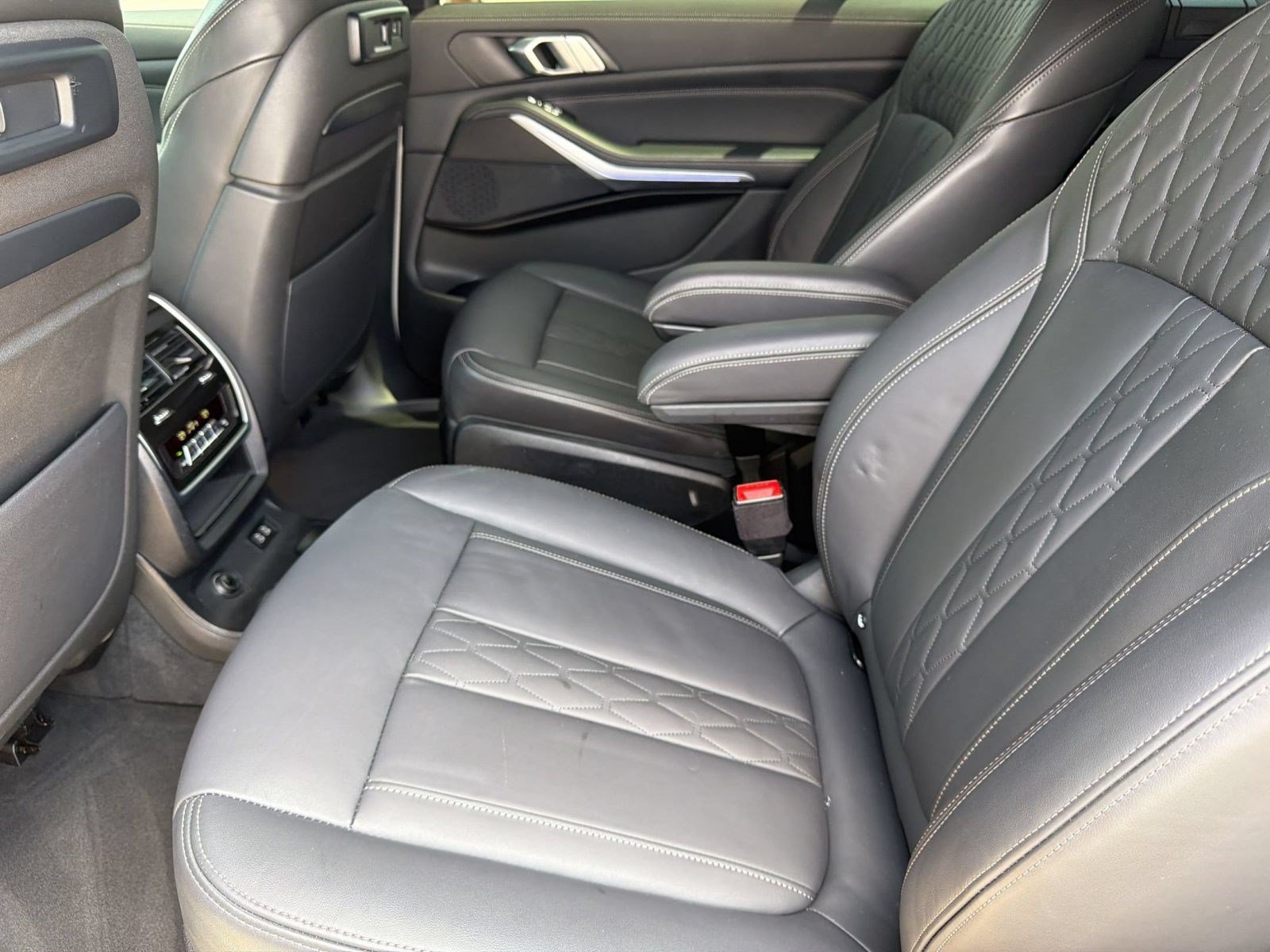 Used 2022 BMW X7 xDrive40i w/ M Sport Package AWD/4WD image 22
