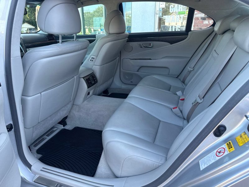 Used 2007 Lexus LS 460 L w/ Luxury Pkg RWD image 14