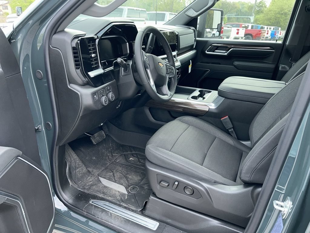New 2026 Chevrolet Silverado 3500 LT w/ Convenience Package AWD/4WD image 8