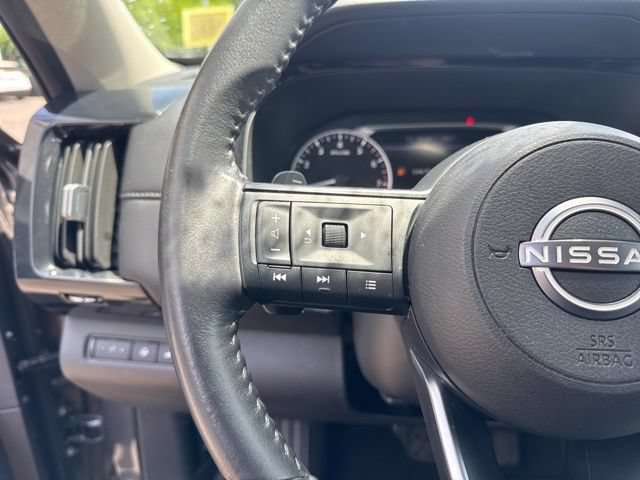 Used 2025 Nissan Pathfinder SV AWD/4WD image 12