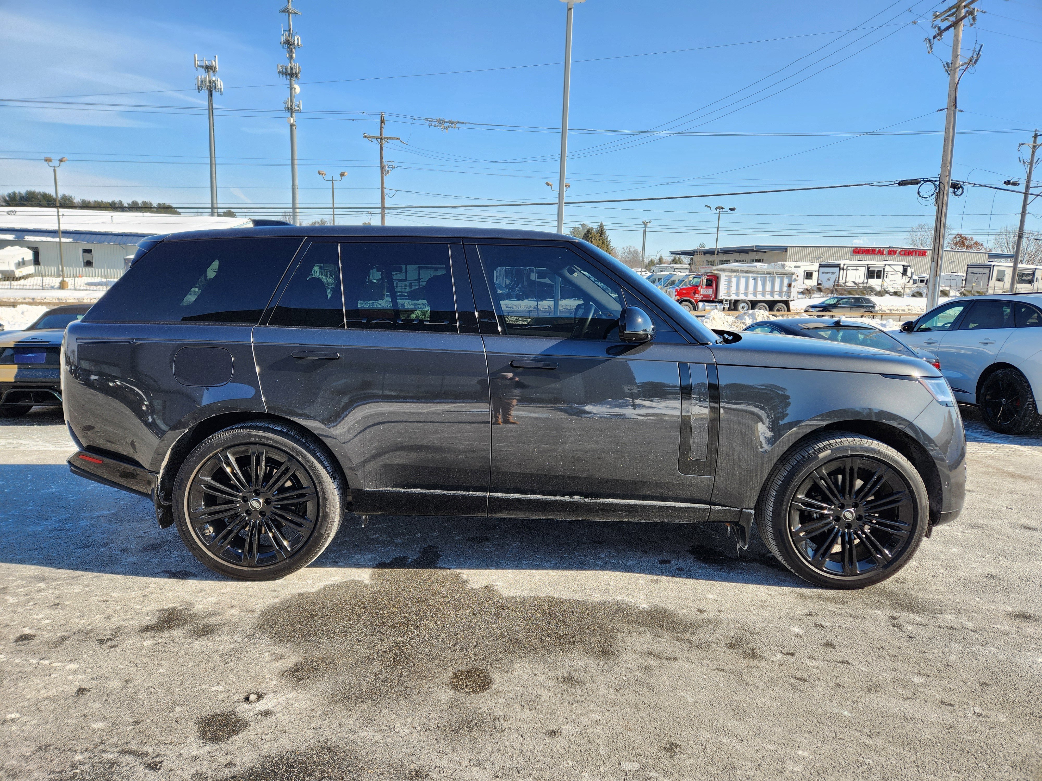 Certified 2025 Land Rover Range Rover SE image 6