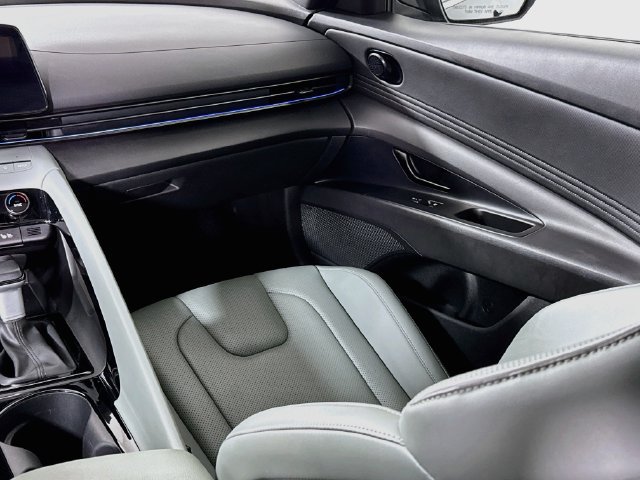 Certified 2025 Hyundai Elantra Limited FWD image 27