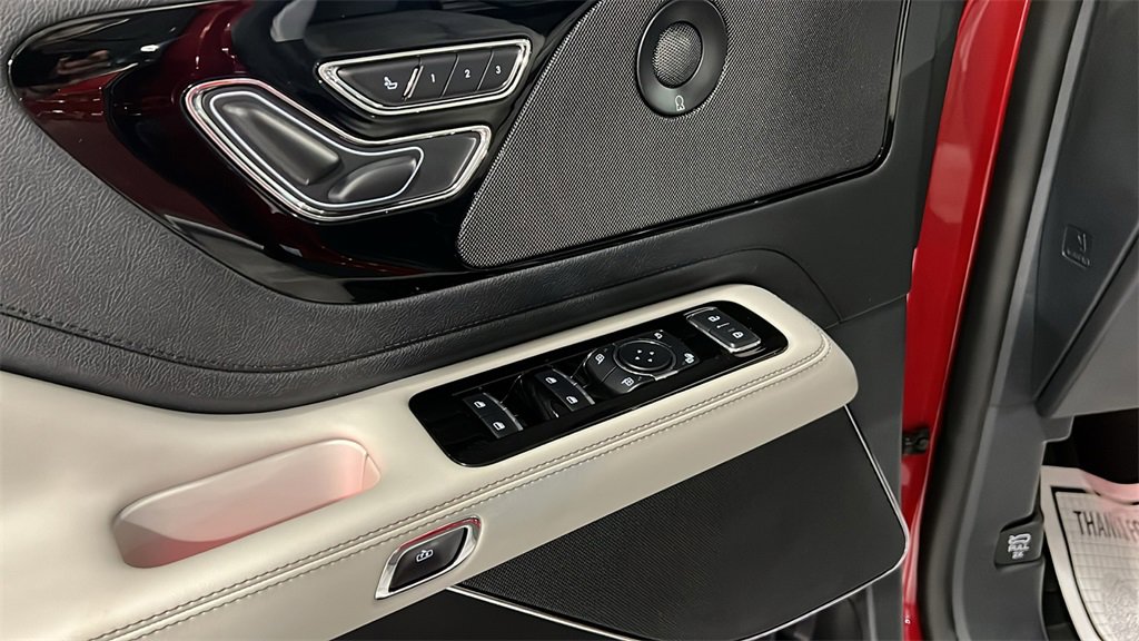 Used 2025 Lincoln Aviator Reserve w/ Illumination Package image 12