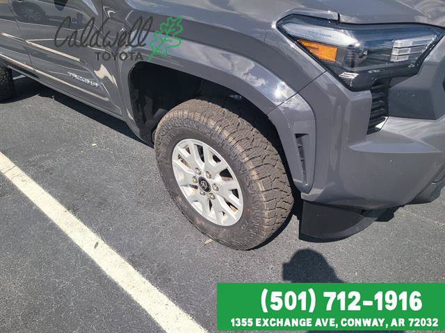 Used 2025 Toyota Tacoma SR5 AWD/4WD image 4