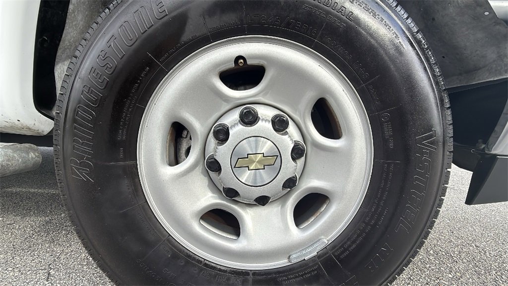 Used 2024 Chevrolet Express 2500 w/ Driver Convenience Package image 30