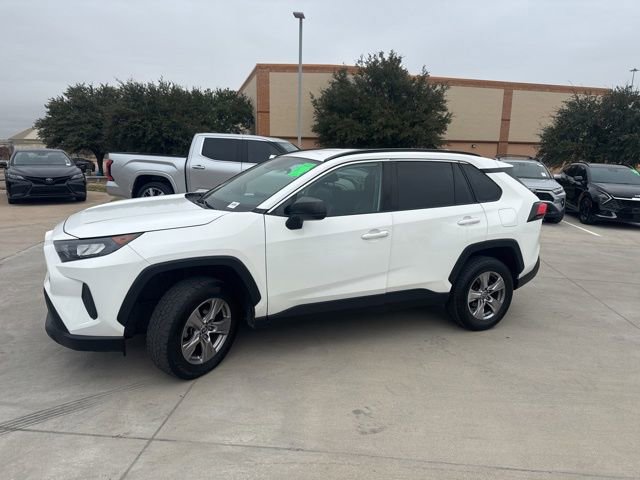 Used 2022 Toyota RAV4 LE image 7