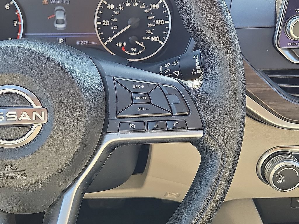 Used 2025 Nissan Altima 2.5 SV FWD image 19