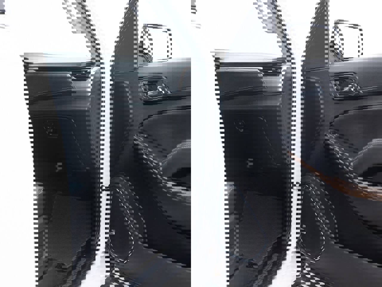 Used 2018 Chevrolet Tahoe LT image 32