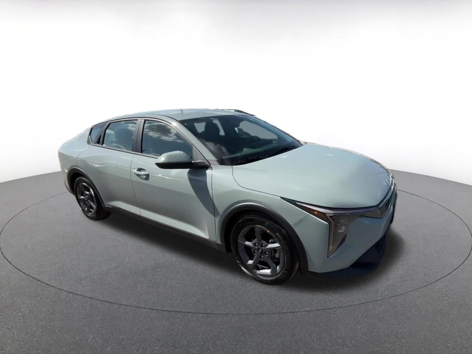 Used 2025 Kia K4 FWD image 2