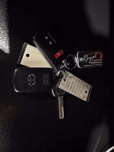 Used 2018 Toyota Tacoma TRD Sport AWD/4WD image 32