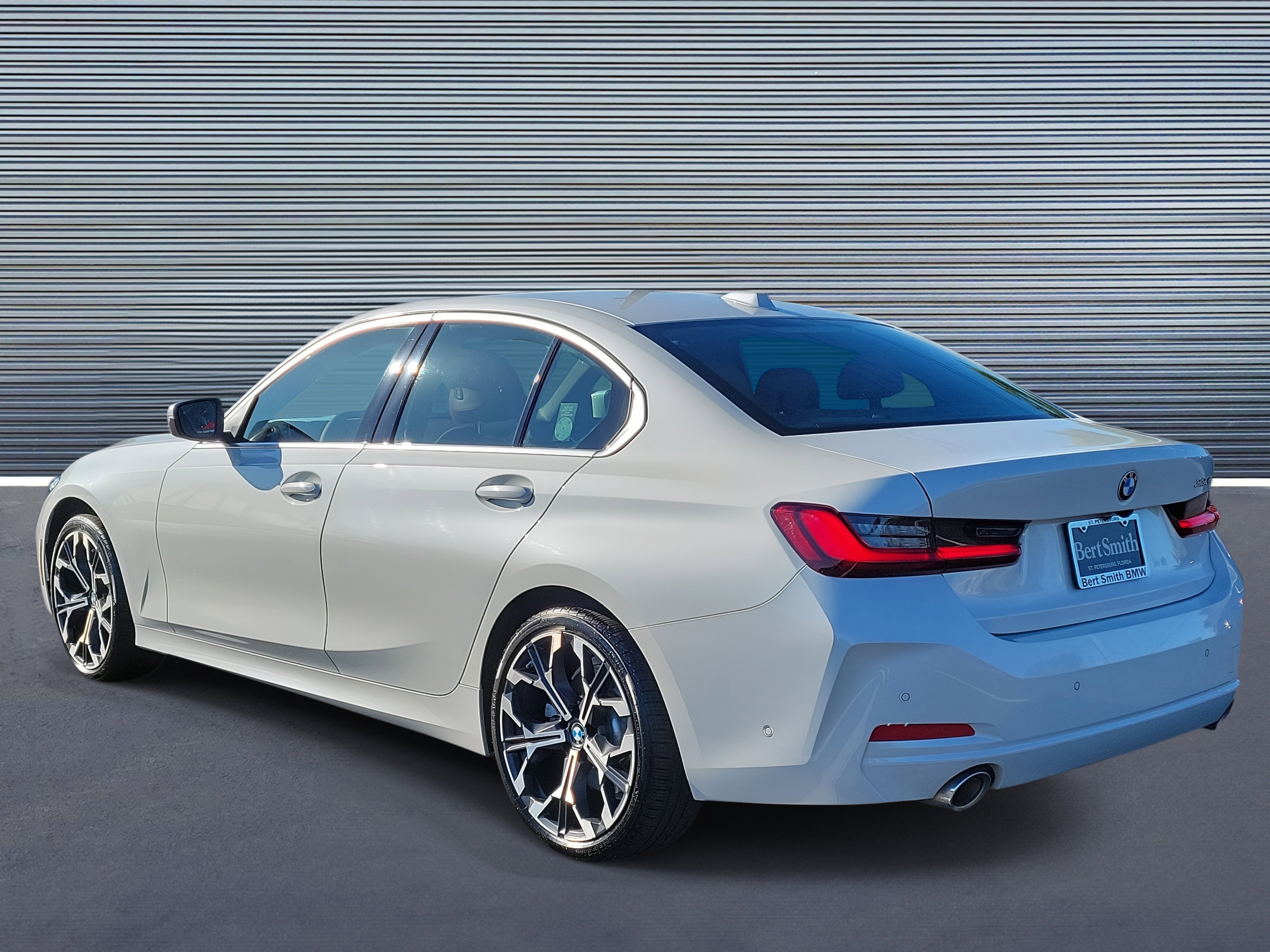 Used 2025 BMW 330i Sedan image 4
