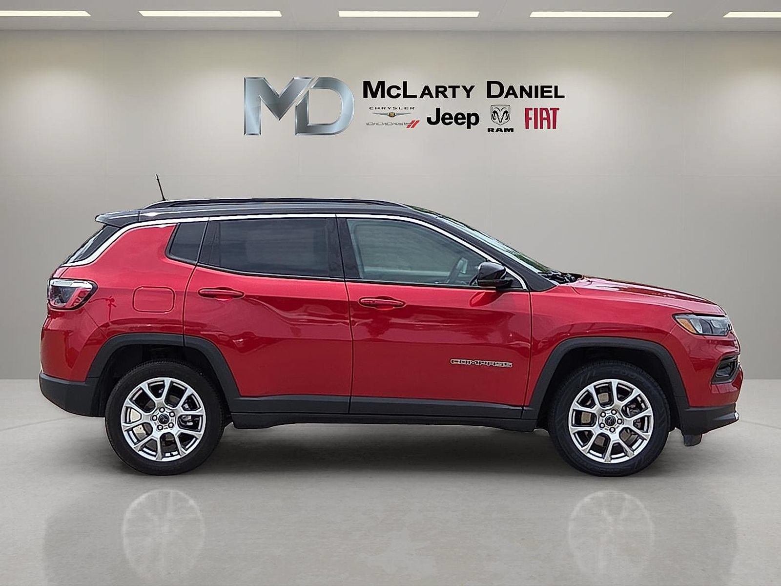 Used 2025 Jeep Compass Limited AWD/4WD image 6