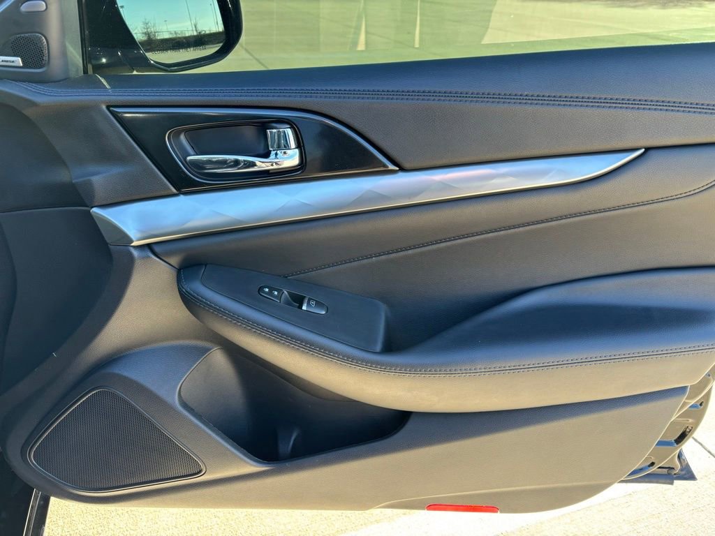 Used 2018 Nissan Maxima SR w/ Interior Lighting Package image 11