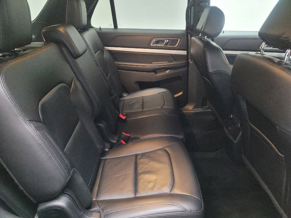 Used 2017 Ford Explorer XLT w/ Equipment Group 202A image 19