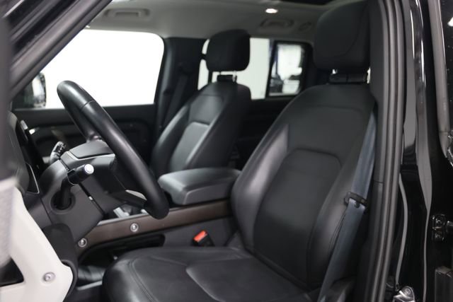 Used 2023 Land Rover Defender 130 SE image 23