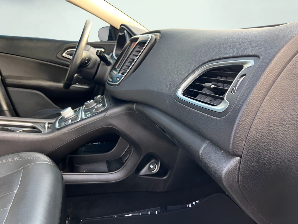 Used 2017 Chrysler 200 Limited Platinum FWD image 29