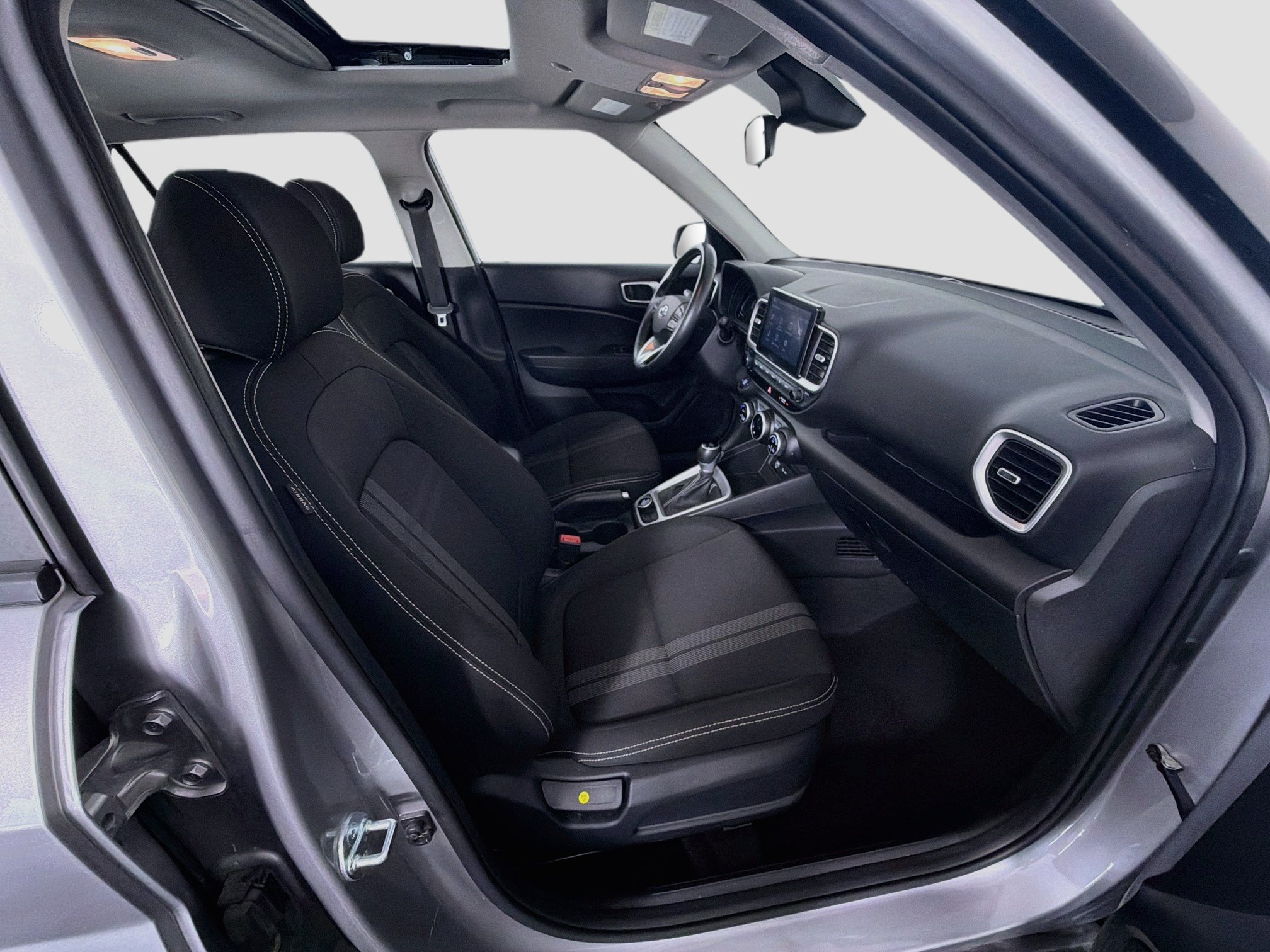 Used 2025 Hyundai Venue SEL FWD image 32