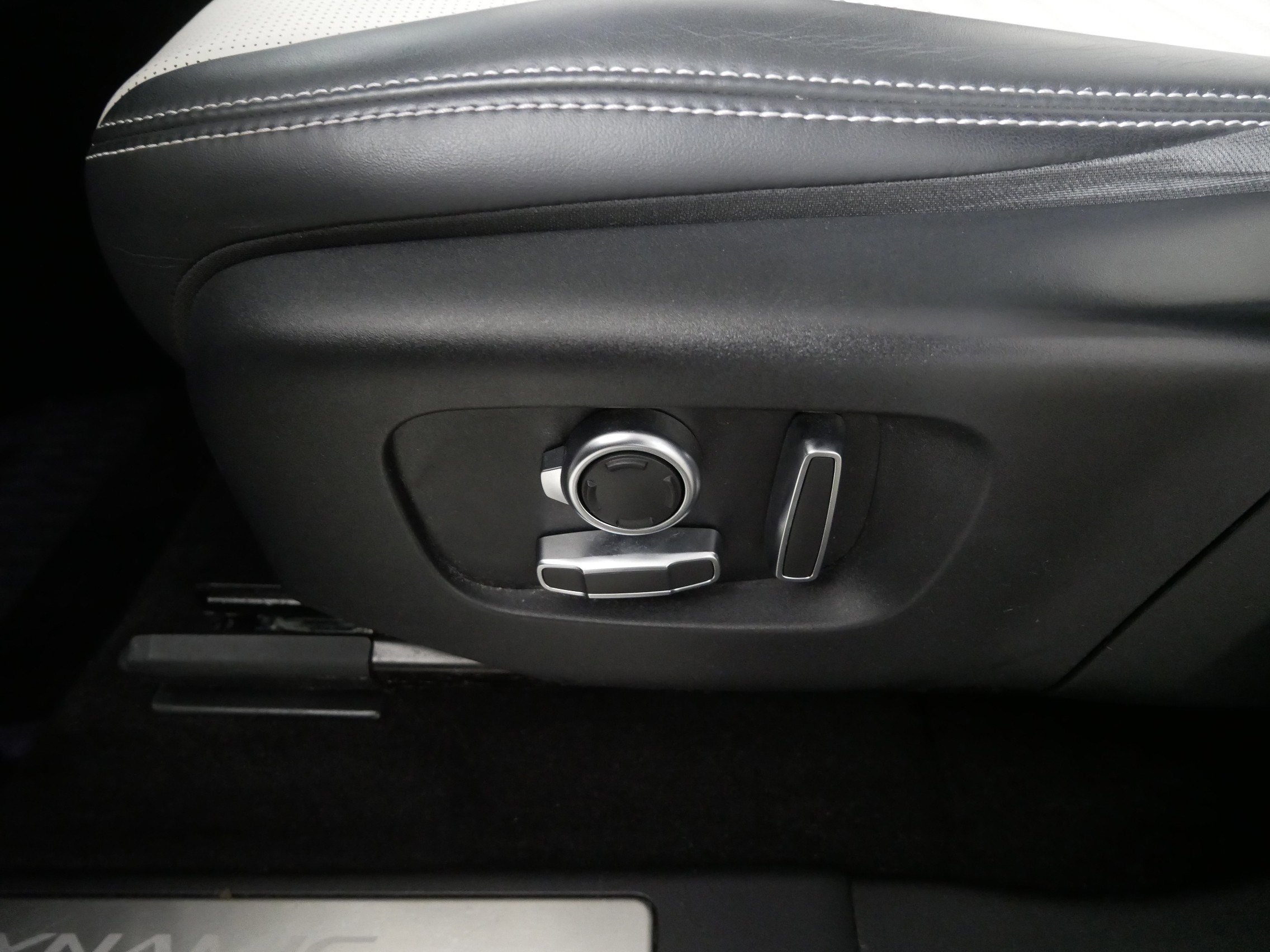 Used 2022 Land Rover Discovery Sport SE R-Dynamic image 20