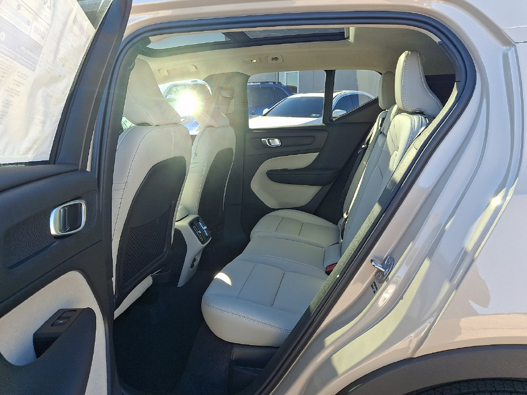 New 2026 Volvo XC40 B5 Ultra w/ Protection Package Premier AWD/4WD image 9
