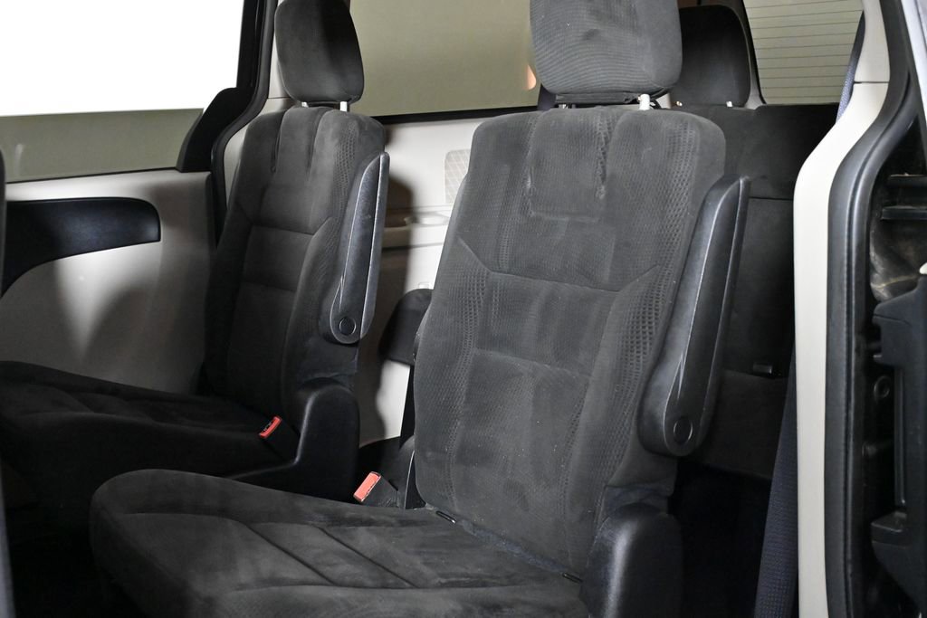 Used 2016 Dodge Grand Caravan SXT image 16