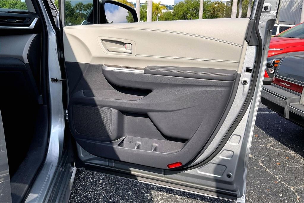 Used 2021 Toyota Sienna LE w/ LE Plus Package AWD/4WD image 22