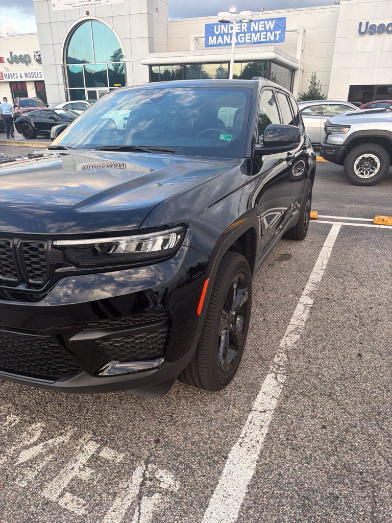 Certified 2025 Jeep Grand Cherokee Altitude AWD/4WD image 2