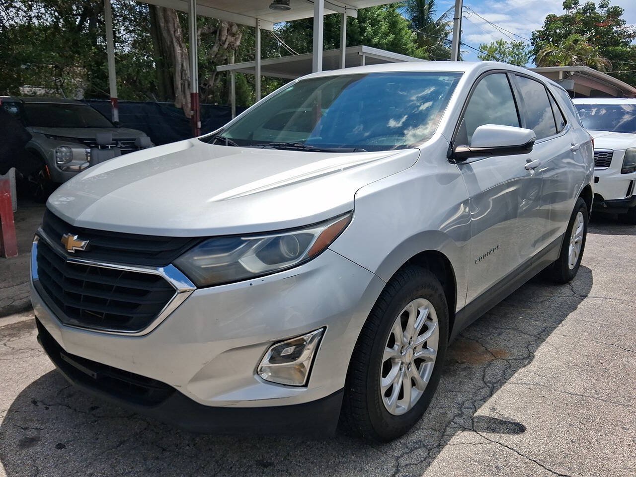 Used 2019 Chevrolet Equinox LT FWD image 2