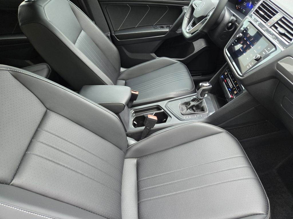 Used 2023 Volkswagen Tiguan SE R-Line image 18