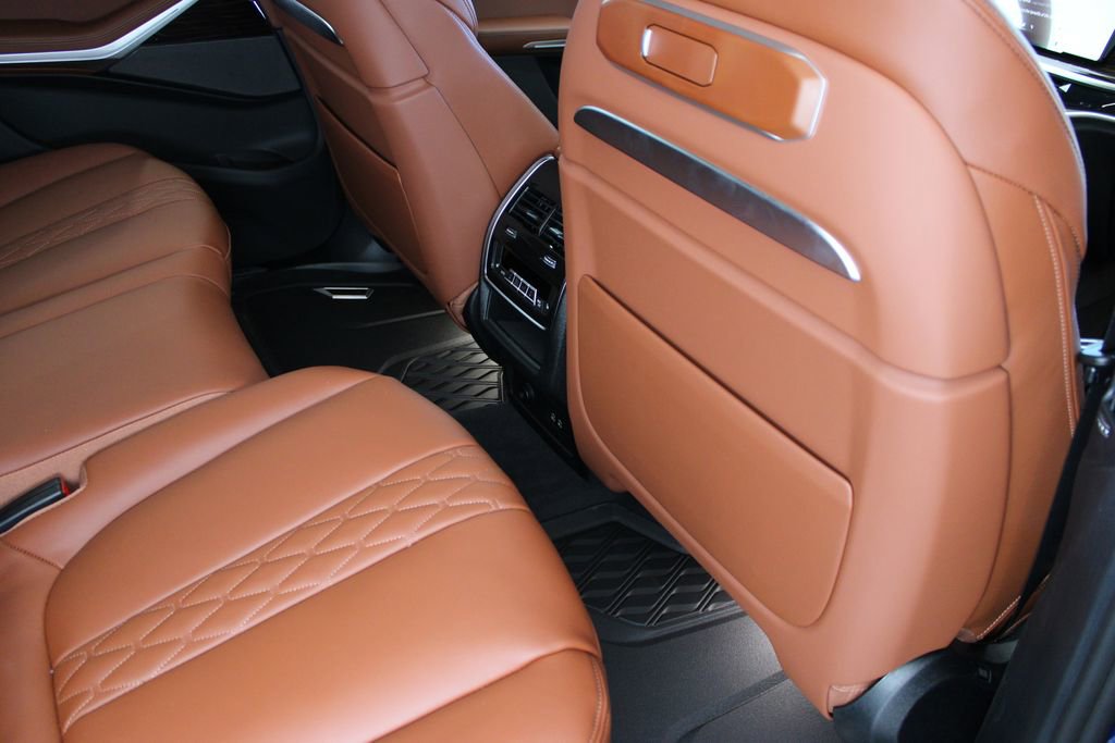 Used 2025 BMW X7 M60i AWD/4WD image 47