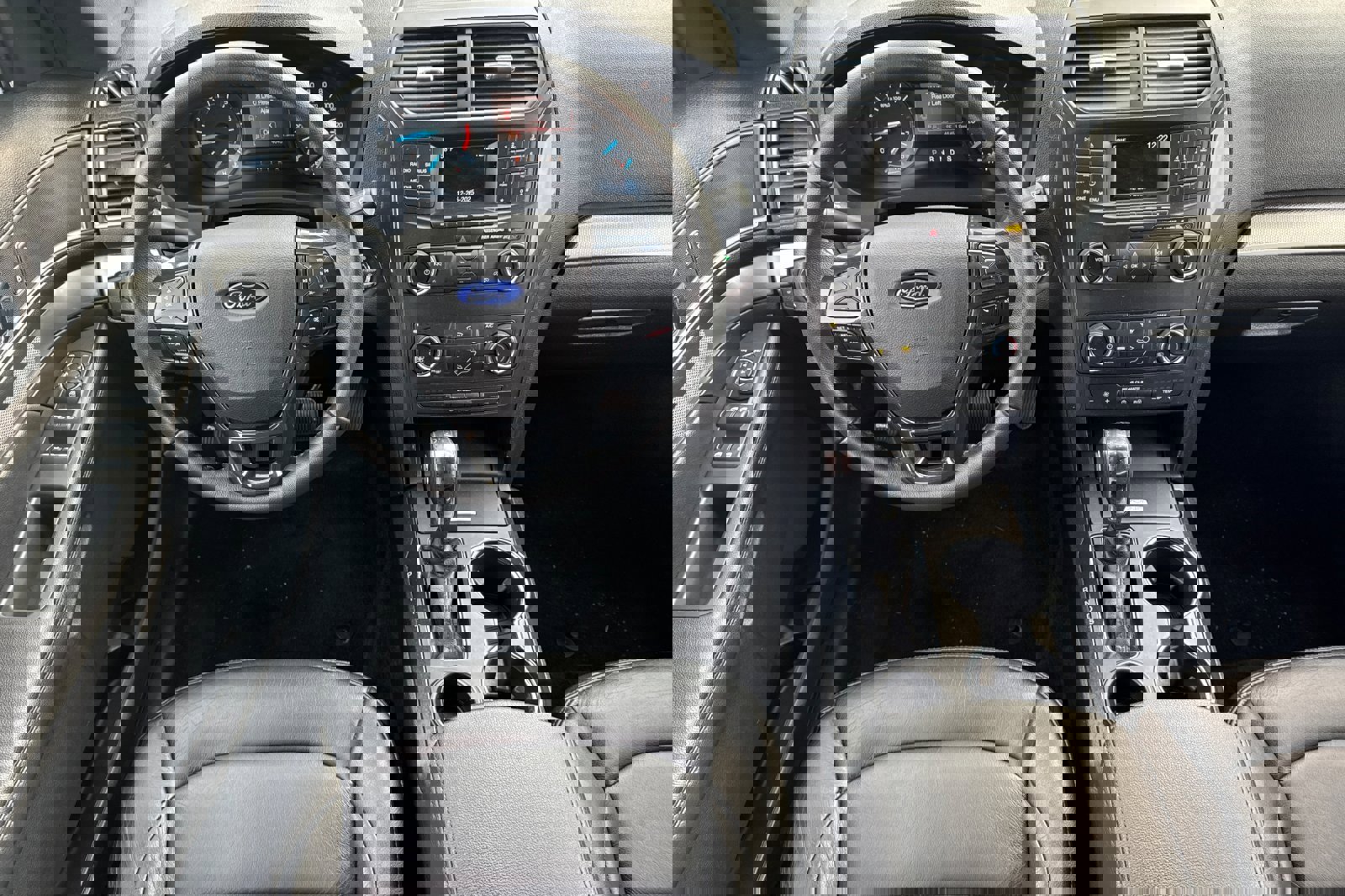 Used 2018 Ford Explorer XLT image 15