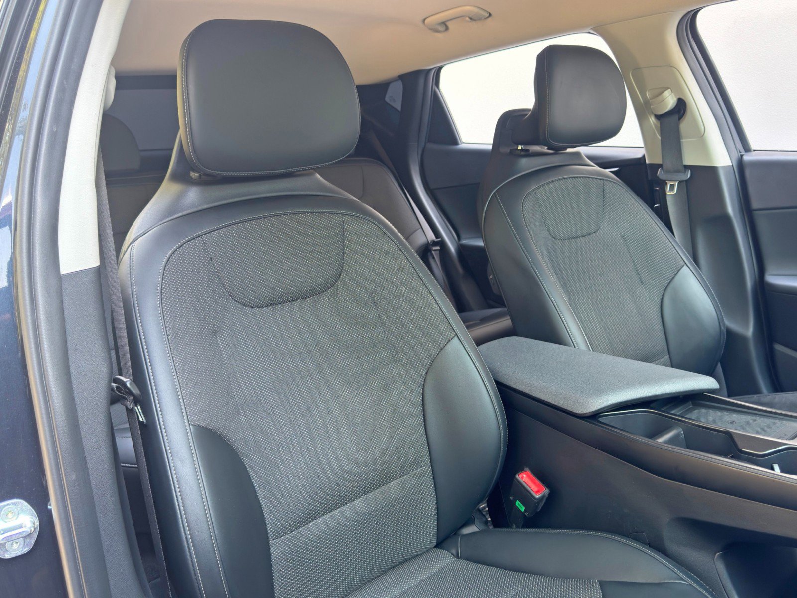 Used 2022 Kia EV6 Light RWD image 36