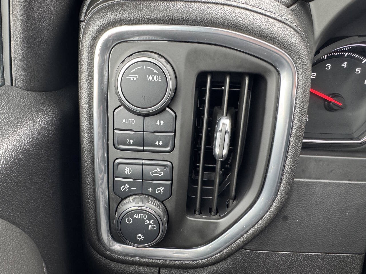Used 2021 Chevrolet Silverado 1500 RST AWD/4WD image 14