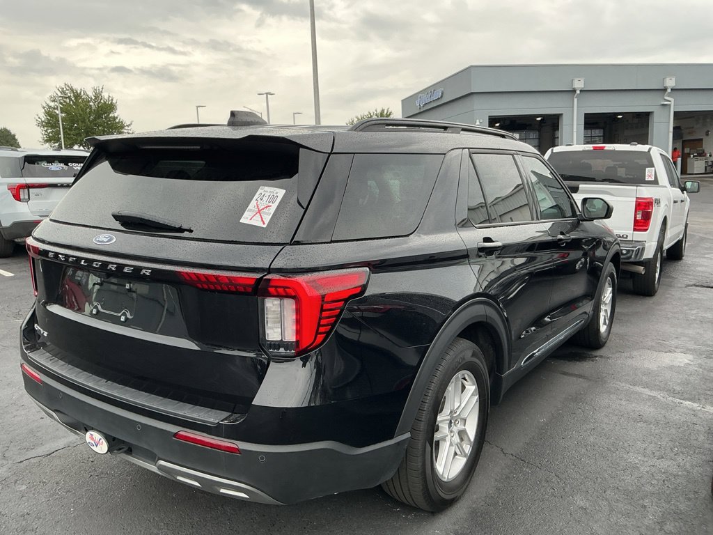 Used 2025 Ford Explorer Active w/ Active Comfort Package RWD image 11