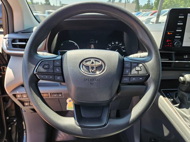 Used 2024 Toyota Sienna LE FWD image 25