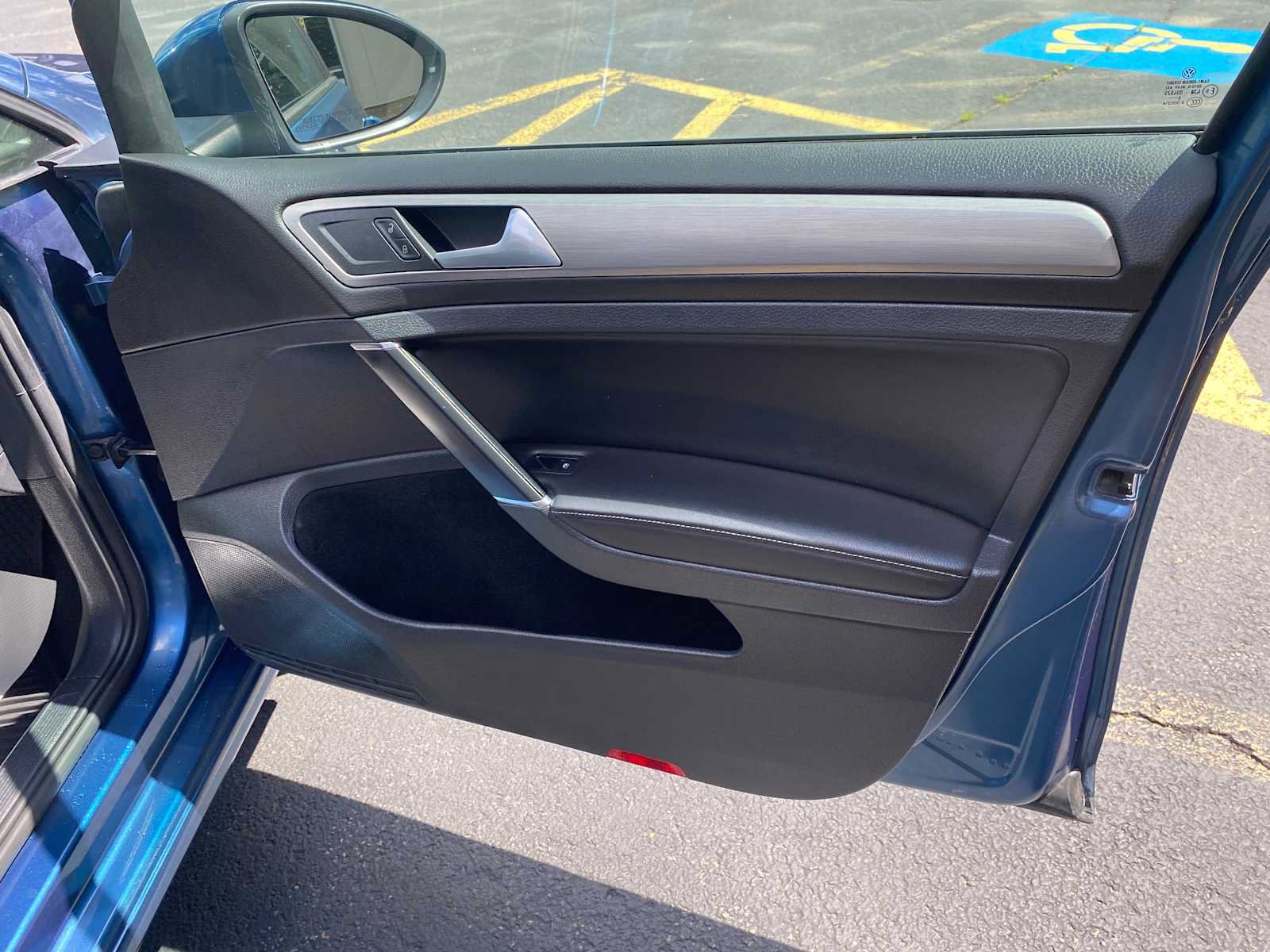 Used 2017 Volkswagen Golf SE FWD image 28