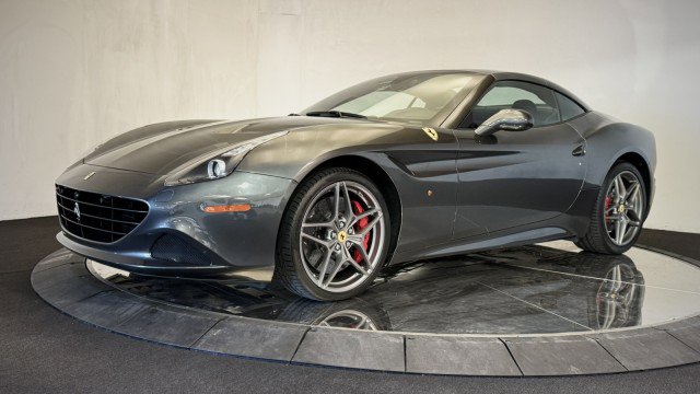 Used 2017 Ferrari California T RWD image 26