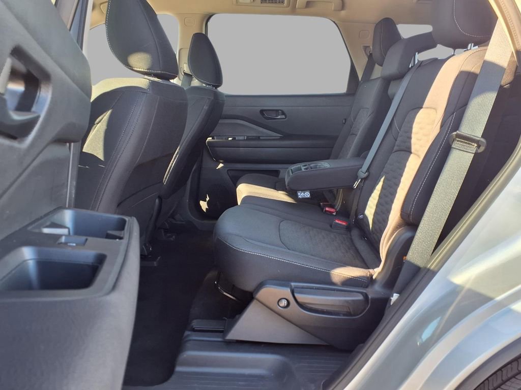 Certified 2025 Nissan Pathfinder SV image 27
