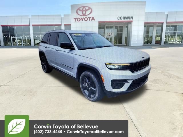 Used 2023 Jeep Grand Cherokee Altitude image 6